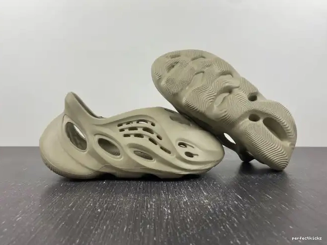 GV6840 RNR Salt Stone Yeezy Foam Adidas 0619
